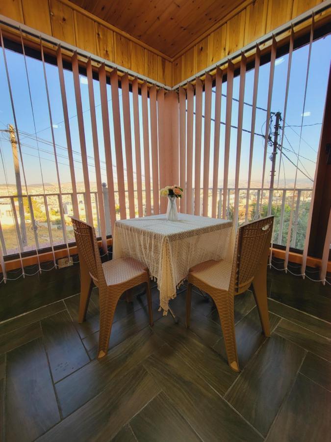 Atoom Lodge Jarash Bagian luar foto