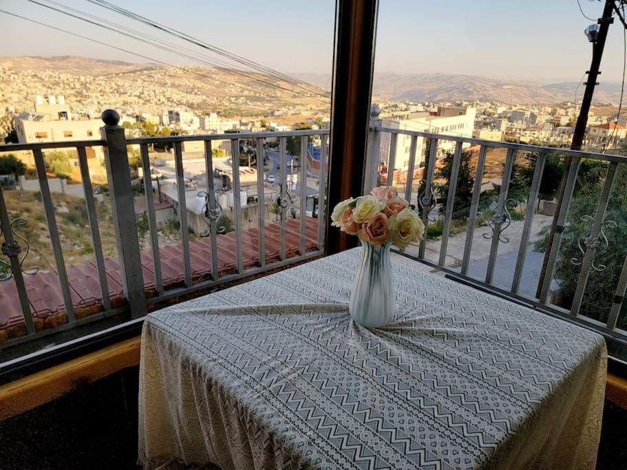 Atoom Lodge Jarash Bagian luar foto