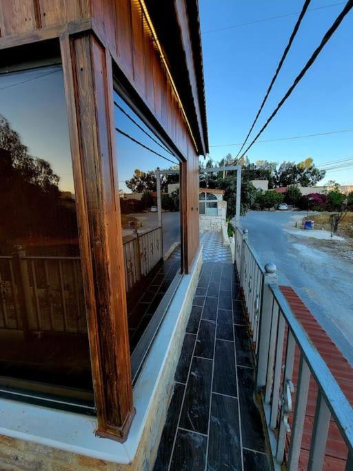 Atoom Lodge Jarash Bagian luar foto
